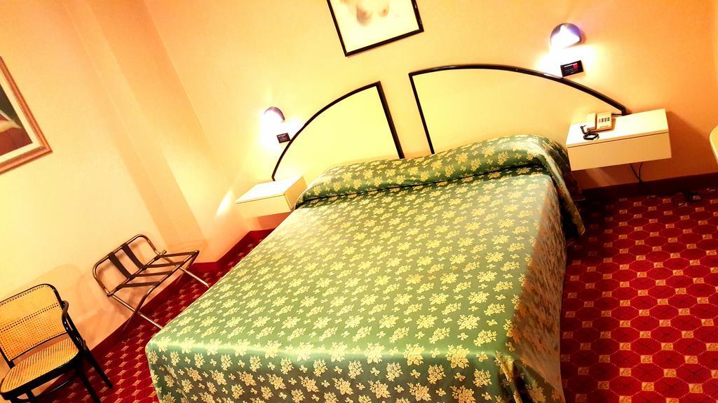 Hinterland Hotel Quartu Sant'Elena Bilik gambar